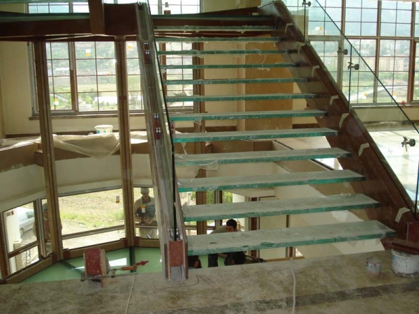 Ahşap Cam Basamaklı Merdiven Çalışamamız 1