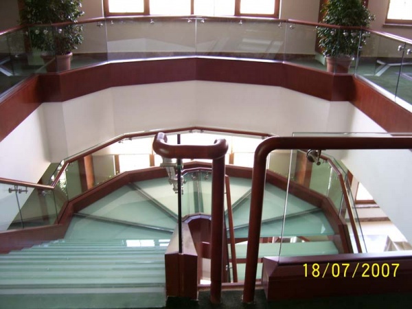 Ahşap Cam Basamaklı Merdiven Çalışmamız 2