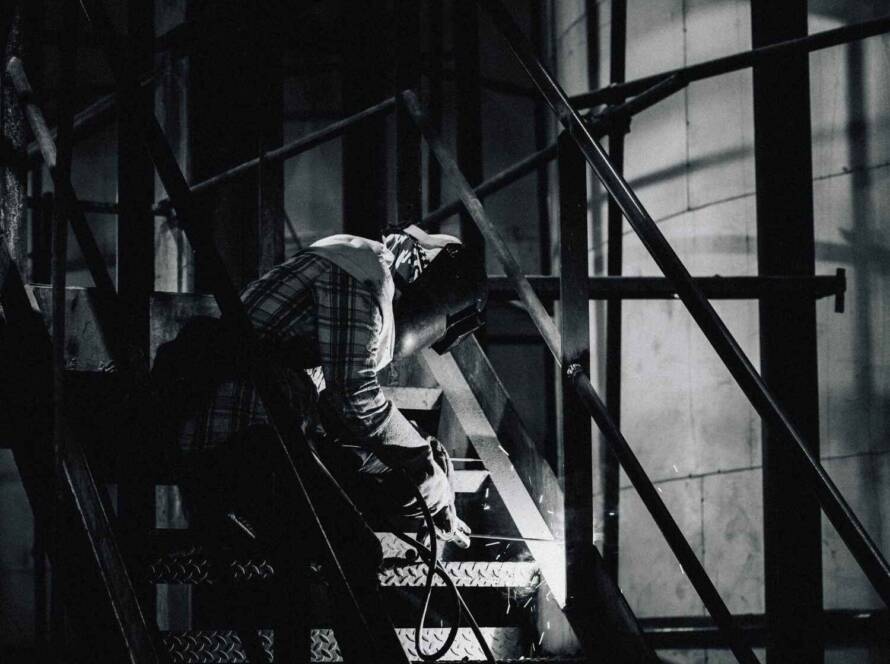 Çelik yapılarda revizyon maliyeti neden proje başında alınan kararlara bağlıdır? Sistem seçimi, planlama ve montaj etkilerini ele alıyoruz.