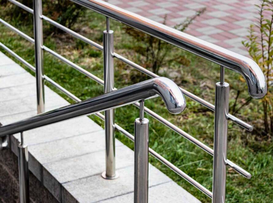 Paslanmaz çelik korkuluk nedir, ne işe yarar ve nerelerde kullanılır? İç ve dış mekânlar için paslanmaz korkuluk sistemleri teknik rehberi.