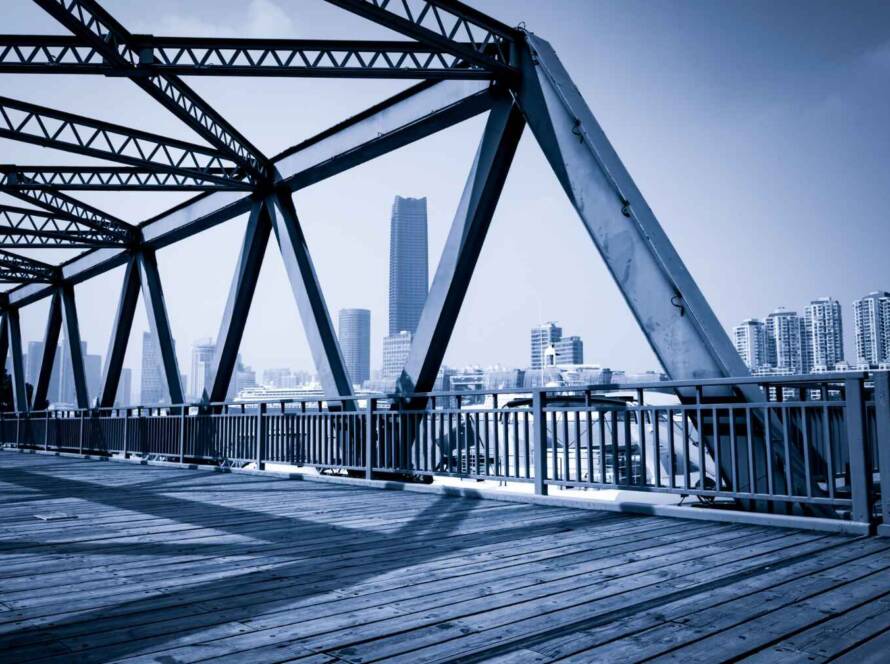 Çelik yapılarda cıvatalı sistemler neden kaynaklı sistemlerin yerini alıyor? Hız, güvenlik ve esneklik avantajlarını bu yazıda ele alıyoruz.